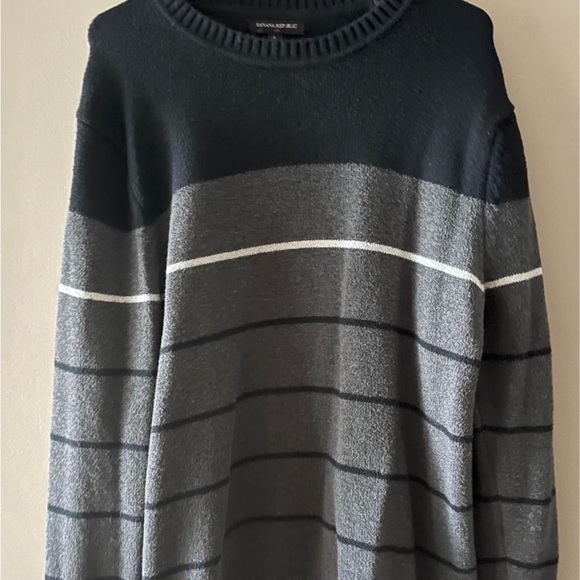 Banana Republic Sweater - Picture 1 of 3